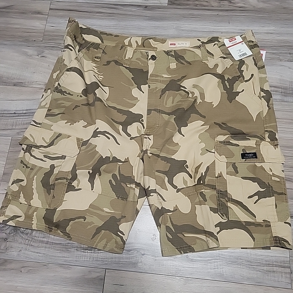 NWOT‎ Wrangler Cargo Jean Shorts Mens 46 Brown Camouflage Denim Logo